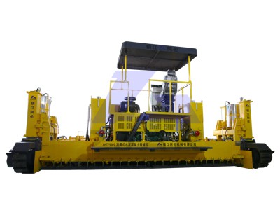 Equipo de pavimentación de concreto AHT8000S utilizado en el proyecto de expa...